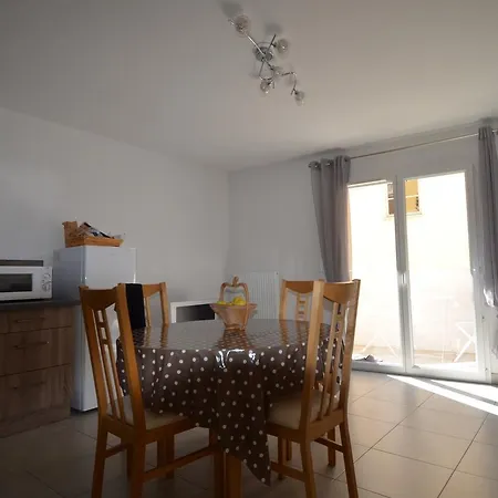4 Personnes Avec Balcon Quartier Du Port A