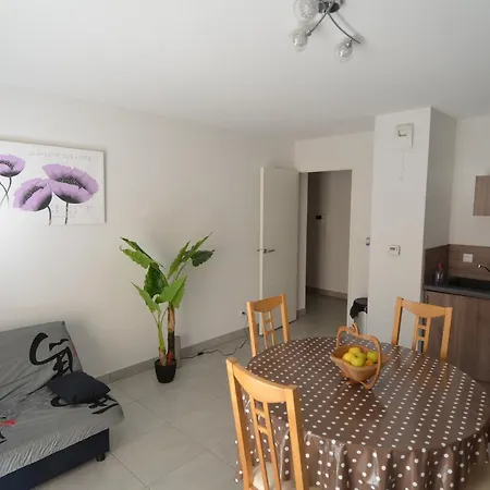 4 Personnes Avec Balcon Quartier Du Port A アパート ニース