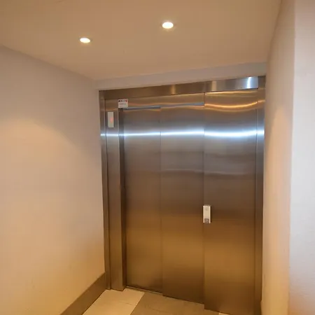 4 Personnes Avec Balcon Quartier Du Port A アパート ニース